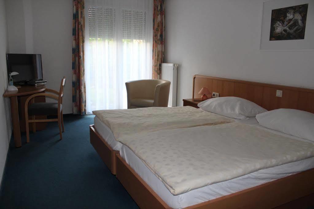Hotel Zum Goldenen Wagen Maulburg Buitenkant foto